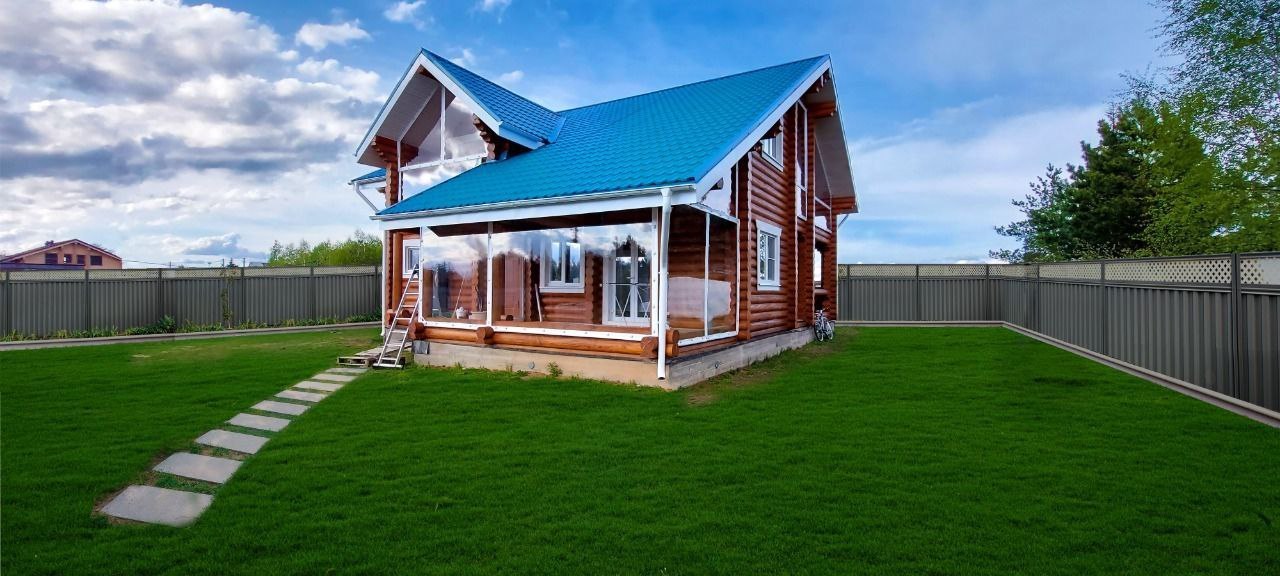 Мягкие окна на веранде загородного дома в Орле